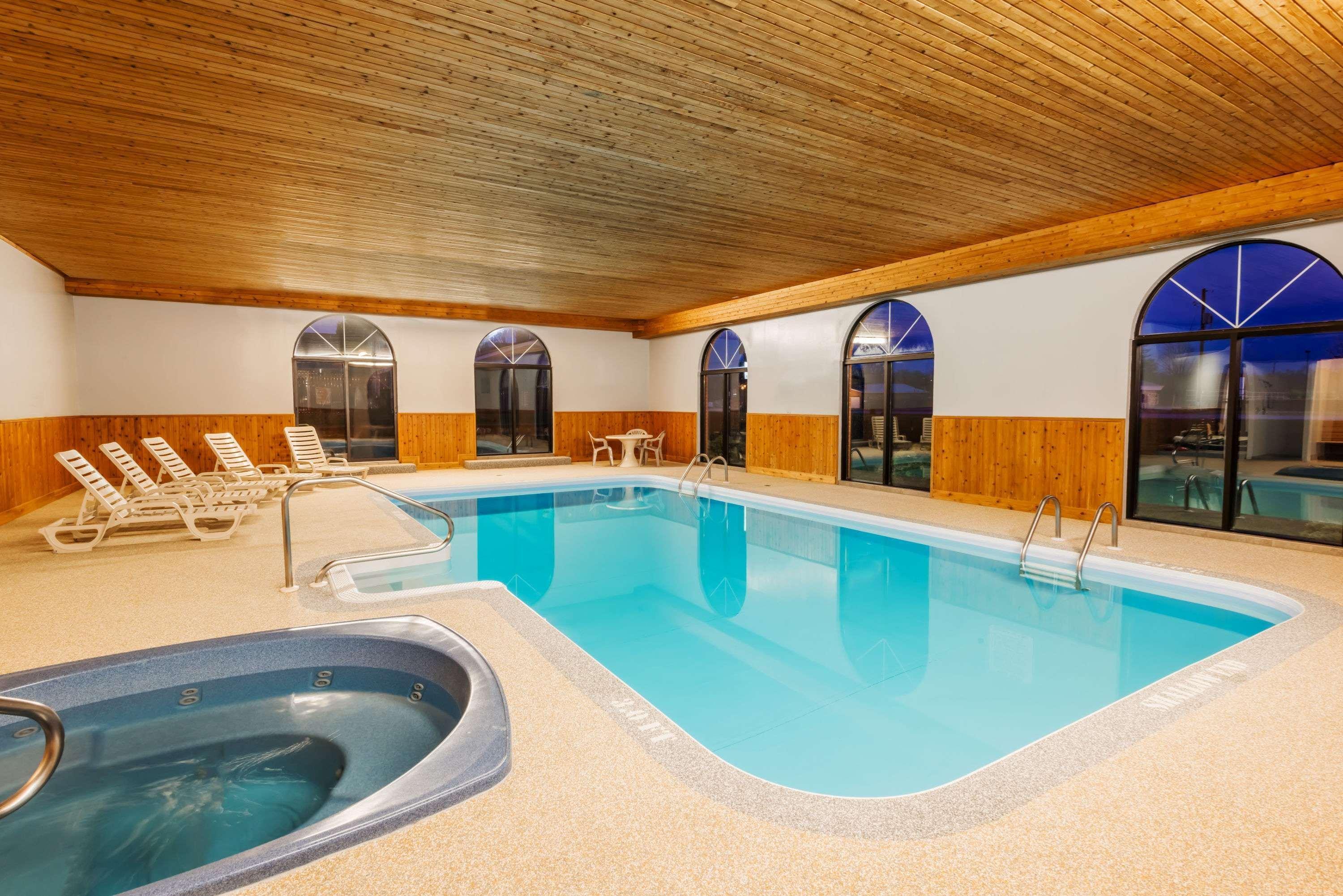 Super 8 By Wyndham Port Elgin Hotel Bagian luar foto