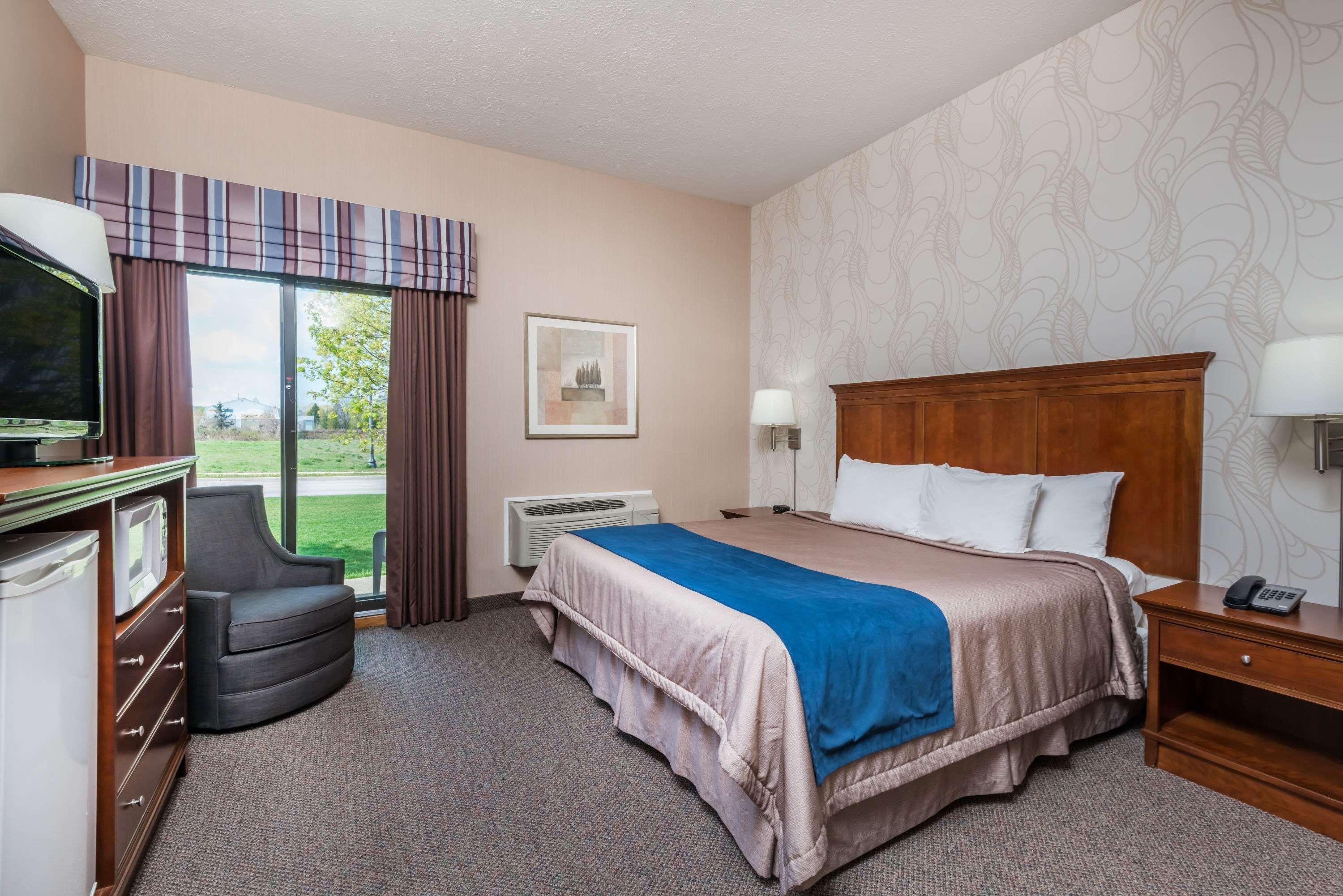 Super 8 By Wyndham Port Elgin Hotel Bagian luar foto
