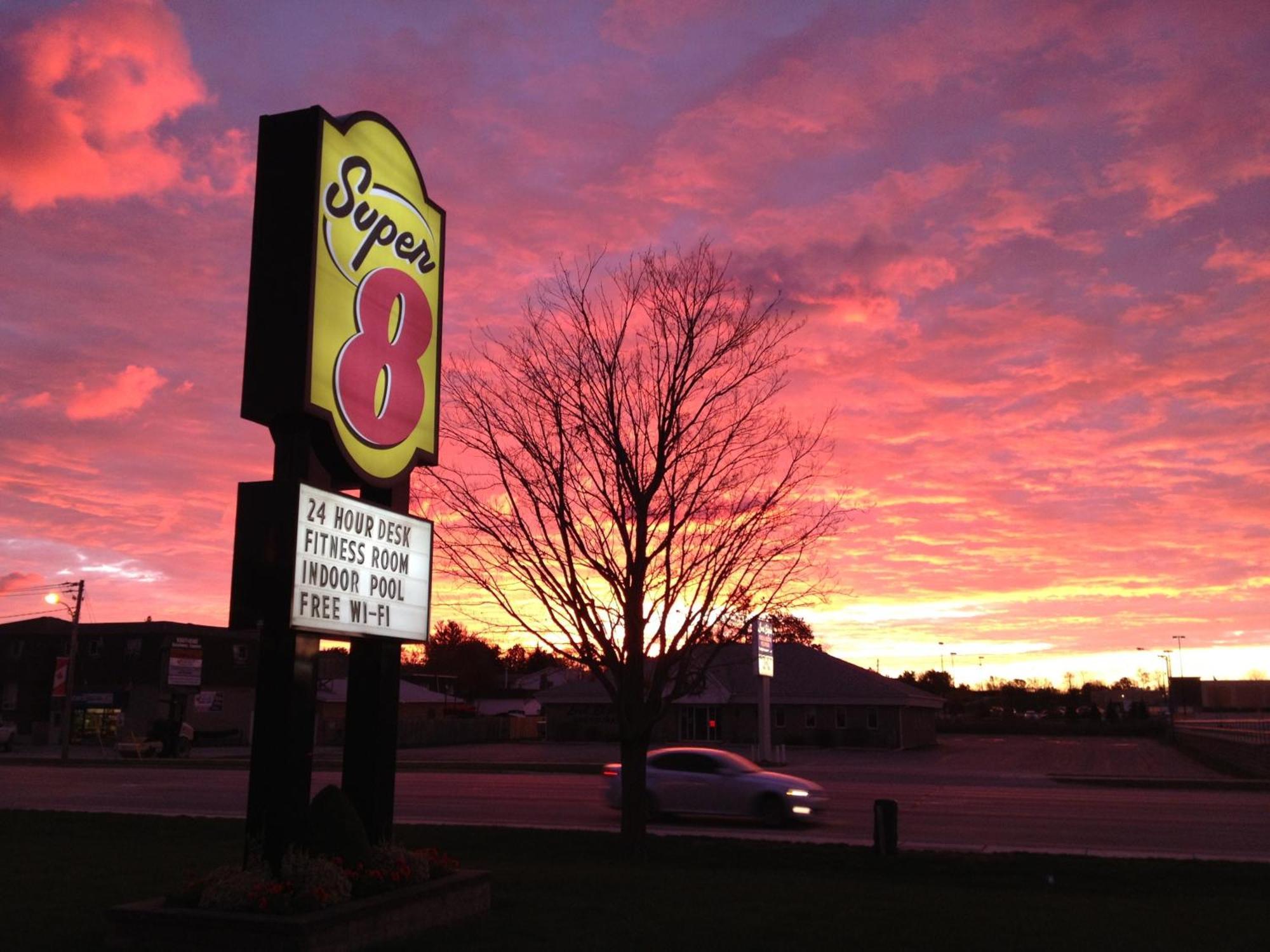 Super 8 By Wyndham Port Elgin Hotel Bagian luar foto