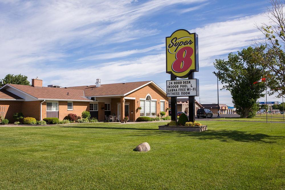 Super 8 By Wyndham Port Elgin Hotel Bagian luar foto