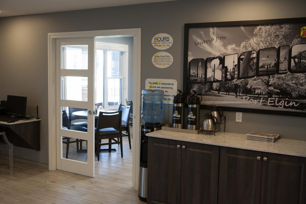 Super 8 By Wyndham Port Elgin Hotel Bagian luar foto