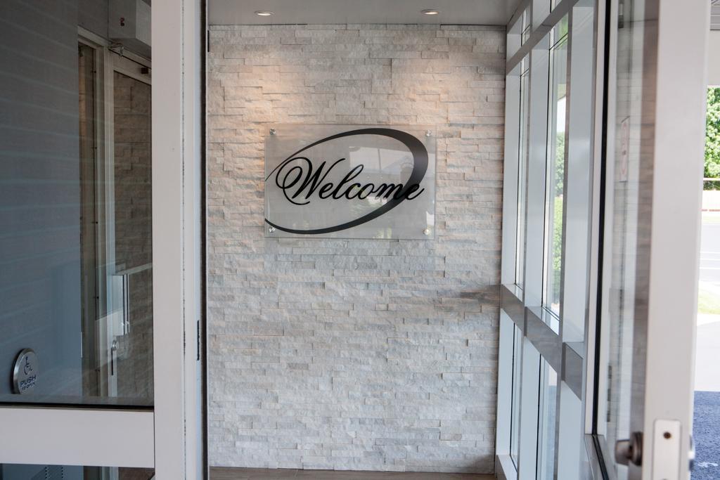 Super 8 By Wyndham Port Elgin Hotel Bagian luar foto