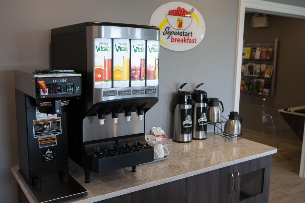 Super 8 By Wyndham Port Elgin Hotel Bagian luar foto