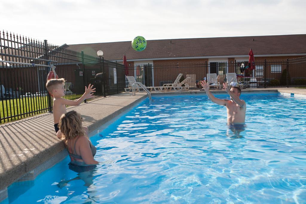 Super 8 By Wyndham Port Elgin Hotel Bagian luar foto