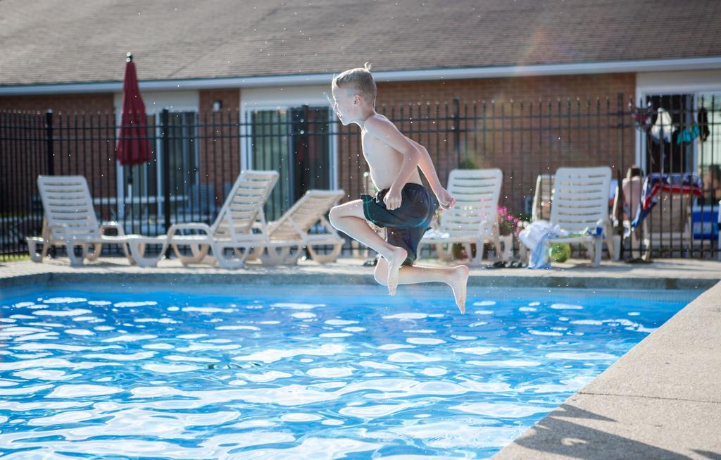 Super 8 By Wyndham Port Elgin Hotel Bagian luar foto