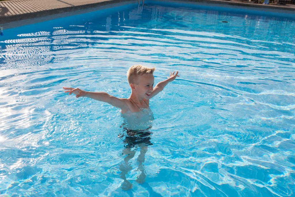 Super 8 By Wyndham Port Elgin Hotel Bagian luar foto