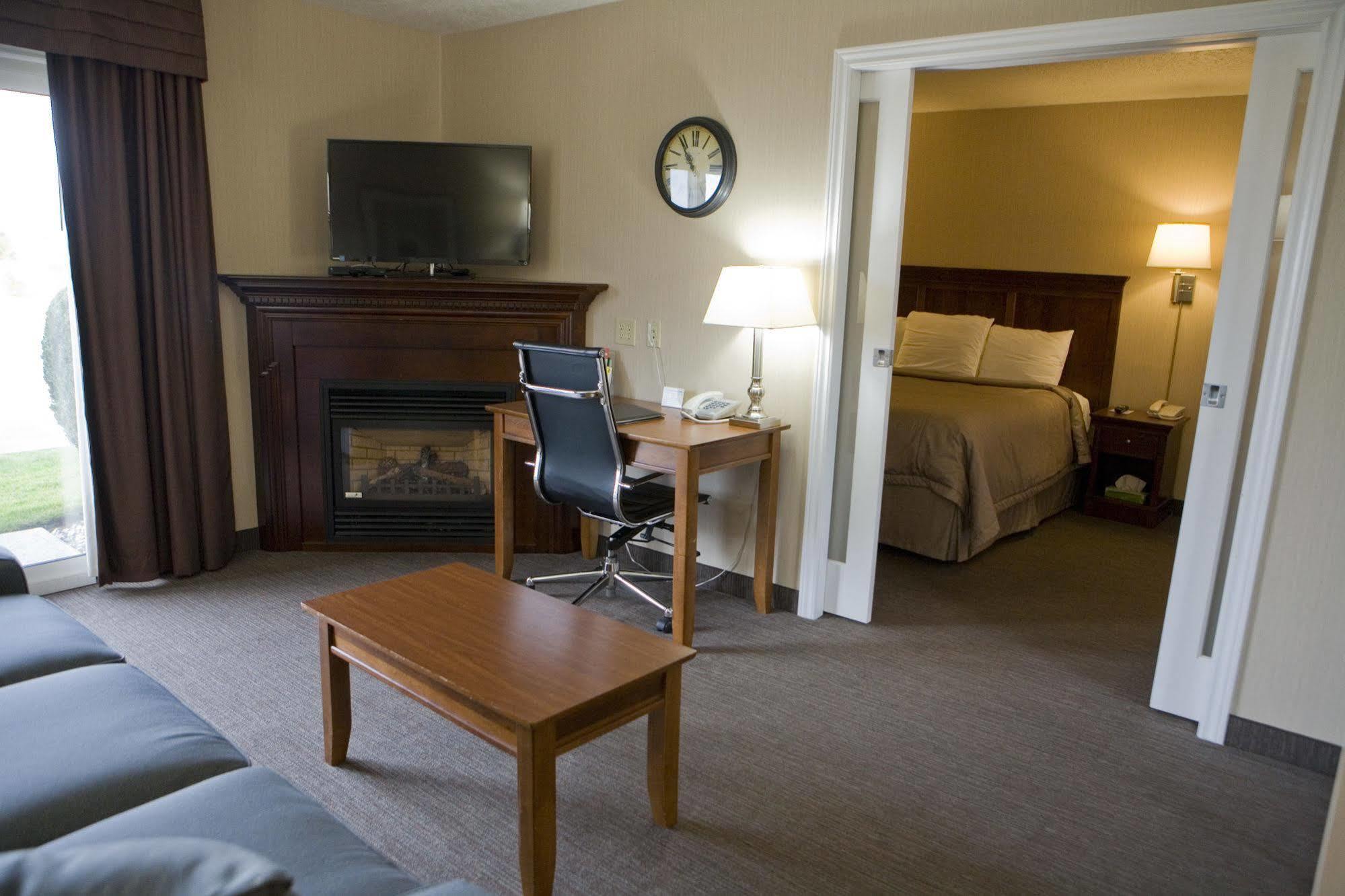 Super 8 By Wyndham Port Elgin Hotel Bagian luar foto