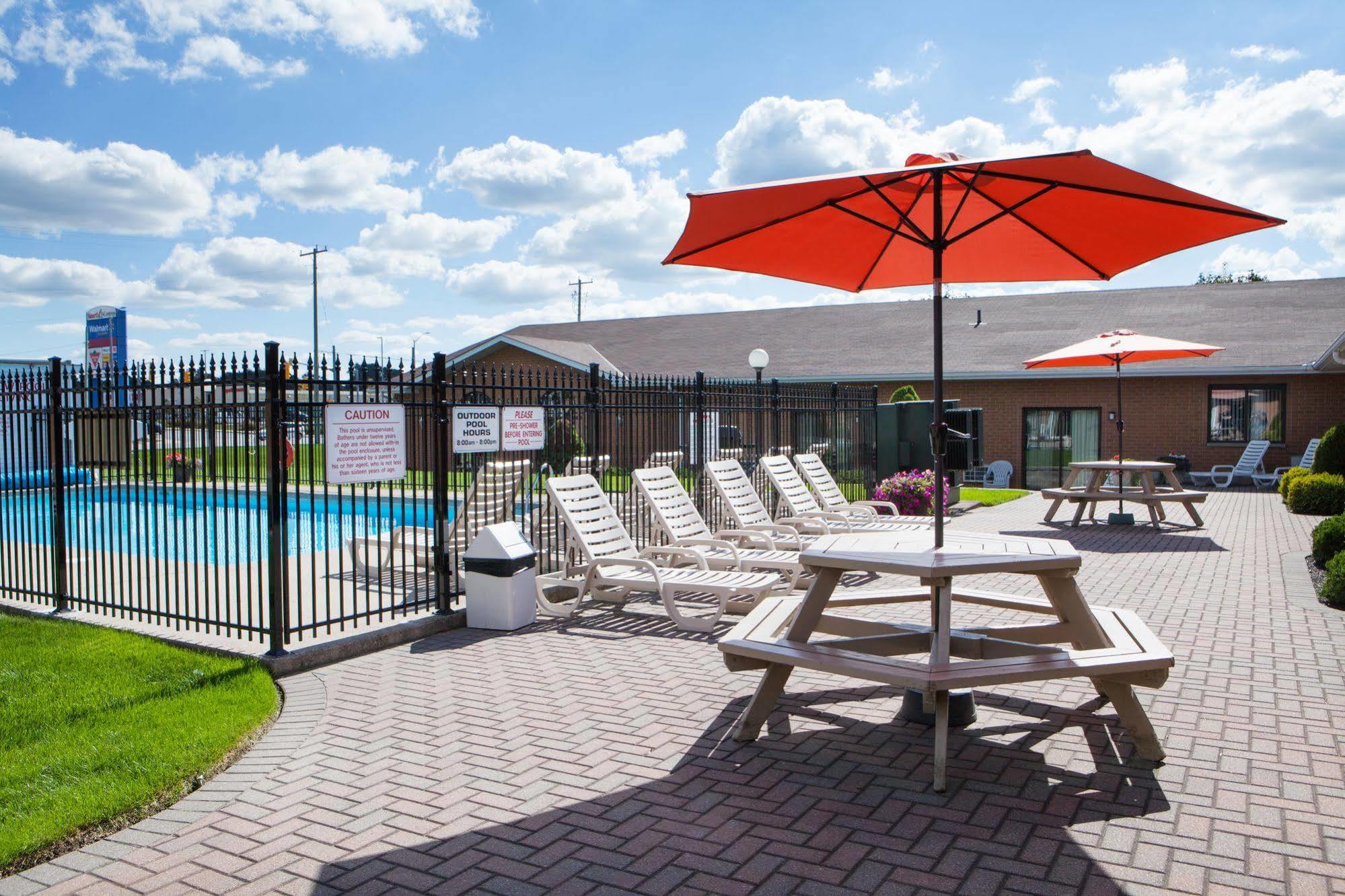Super 8 By Wyndham Port Elgin Hotel Bagian luar foto