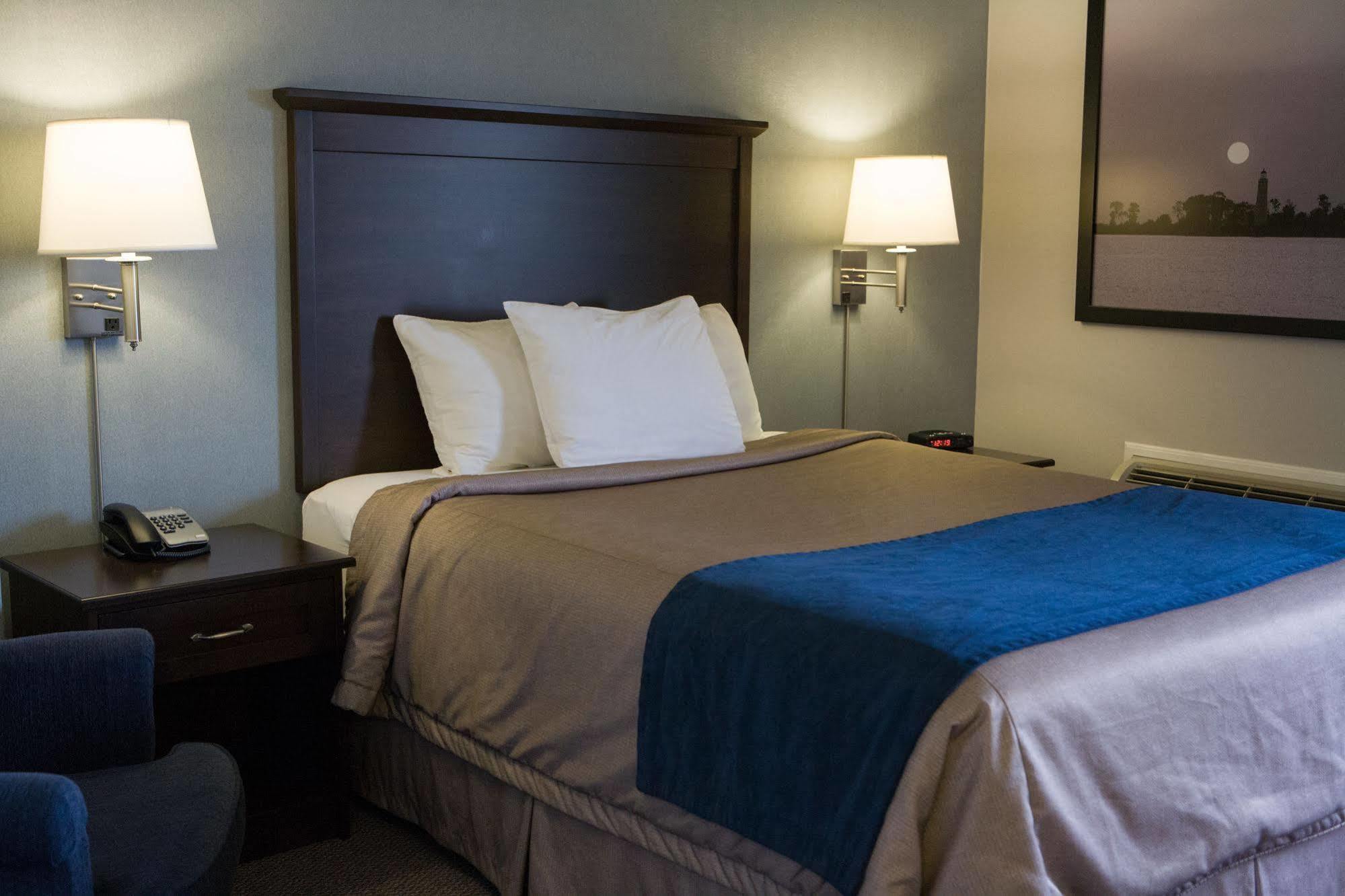 Super 8 By Wyndham Port Elgin Hotel Bagian luar foto