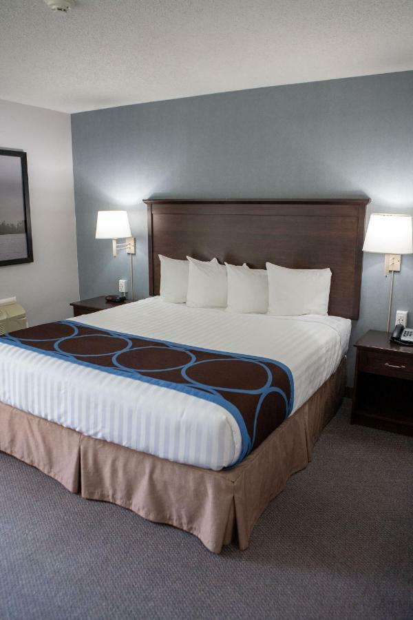 Super 8 By Wyndham Port Elgin Hotel Bagian luar foto